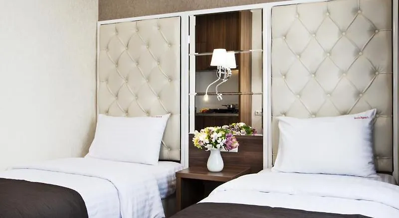 Bonapart Hotel By Uhm Kyiv 4*,
