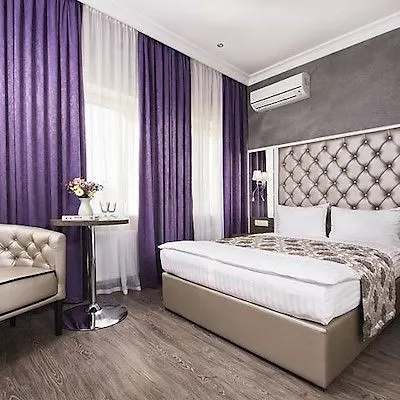 Bonapart Hotel By Uhm Kyiv 4*,