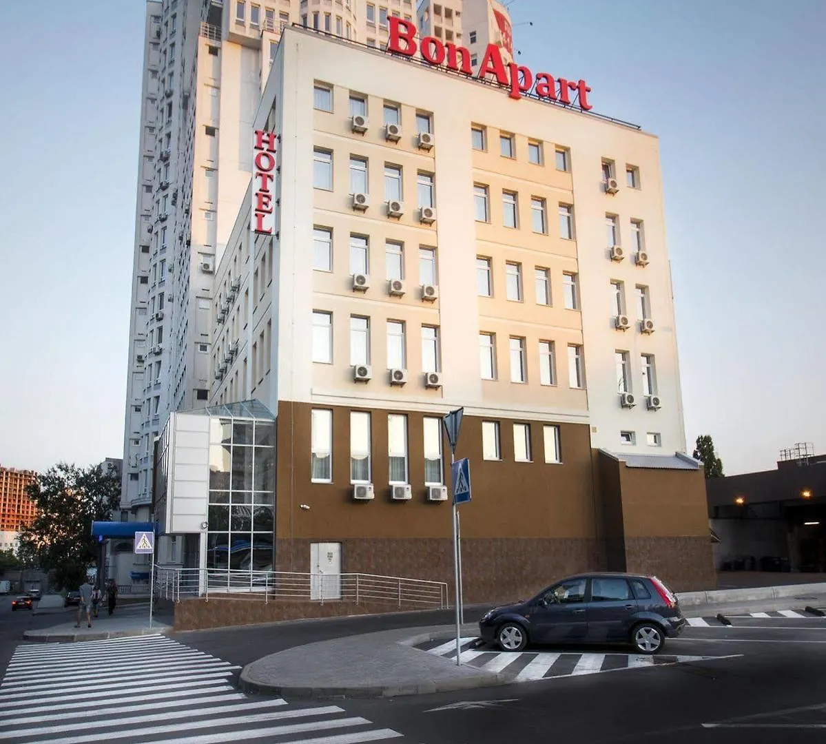 Bonapart Hotel By Uhm Kyiv 4*,