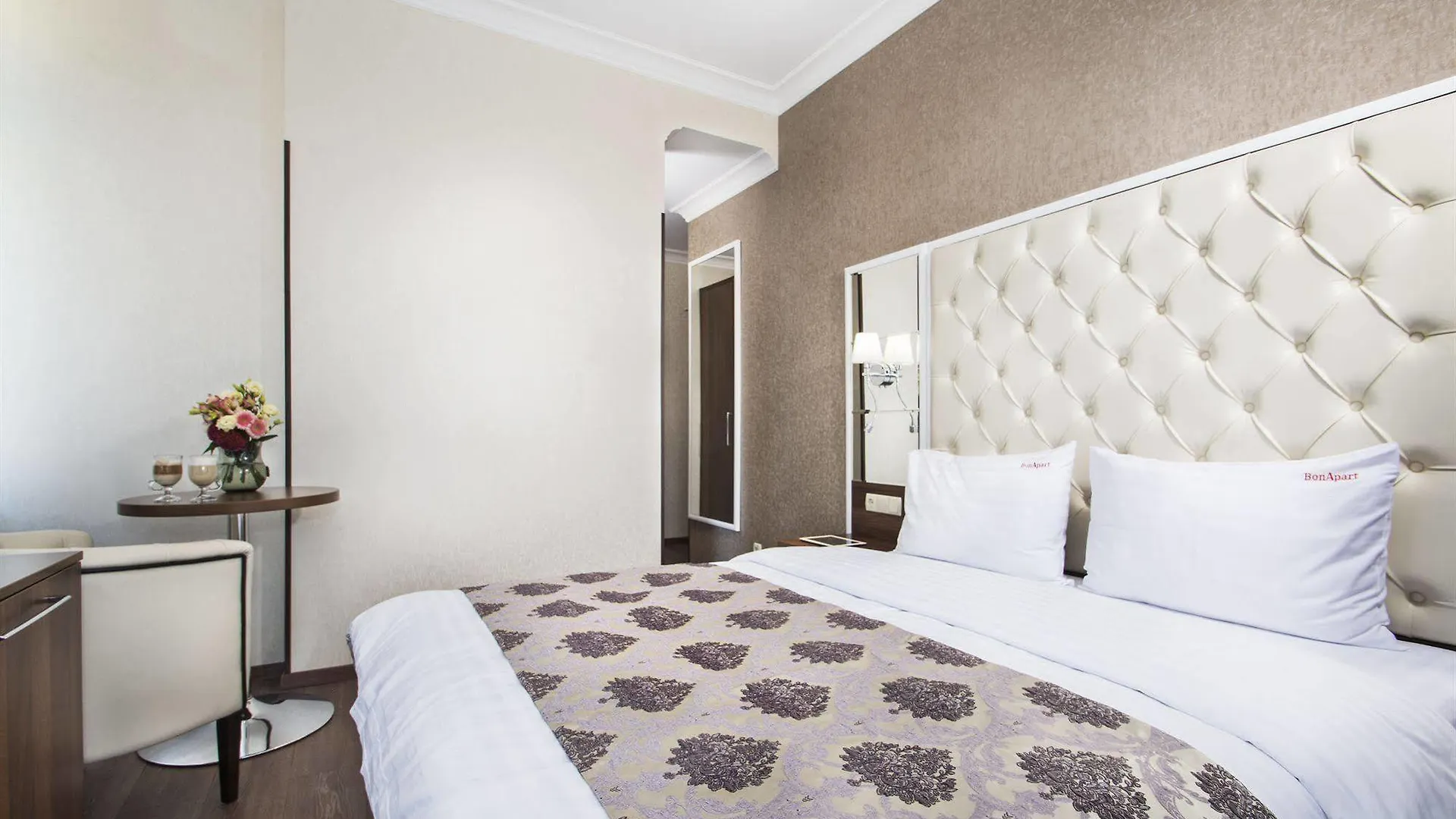 Bonapart Hotel By Uhm Kyiv 4*,