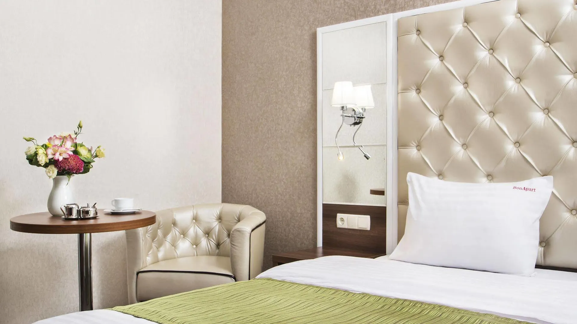 Bonapart Hotel By Uhm Kyiv 4*,